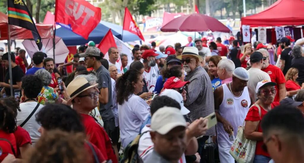 Sindicatos Protestam pelo Direito ao Descanso e pelo Fim da Escala 6×1 Sindicatos Protestam pelo Direito ao Descanso e pelo Fim da Escala 6x1