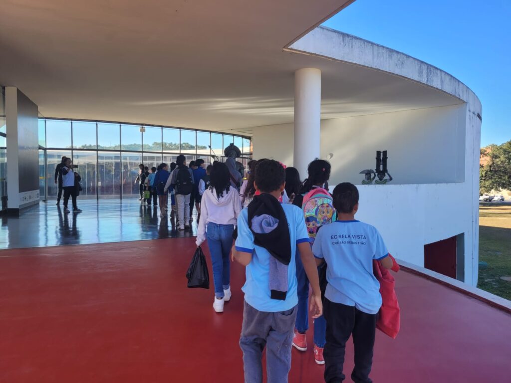 Transformação Social através do Turismo: Projeto Mais Brasília Impacta Mais de 13 Mil Estudantes