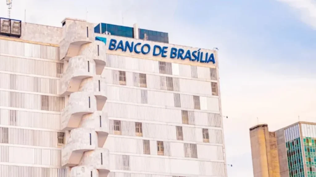 Governo do Distrito Federal planeja usar recursos para salvar empresas de ônibus e BRB