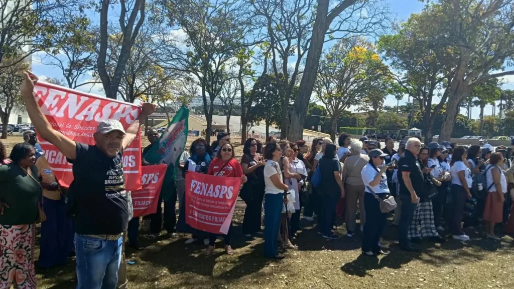 Caravanas da FENASPS impulsionam Jornada de Lutas em Brasília pela valorização dos servidores públicos Caravanas da FENASPS impulsionam Jornada de Lutas em Brasília pela valorização dos servidores públic