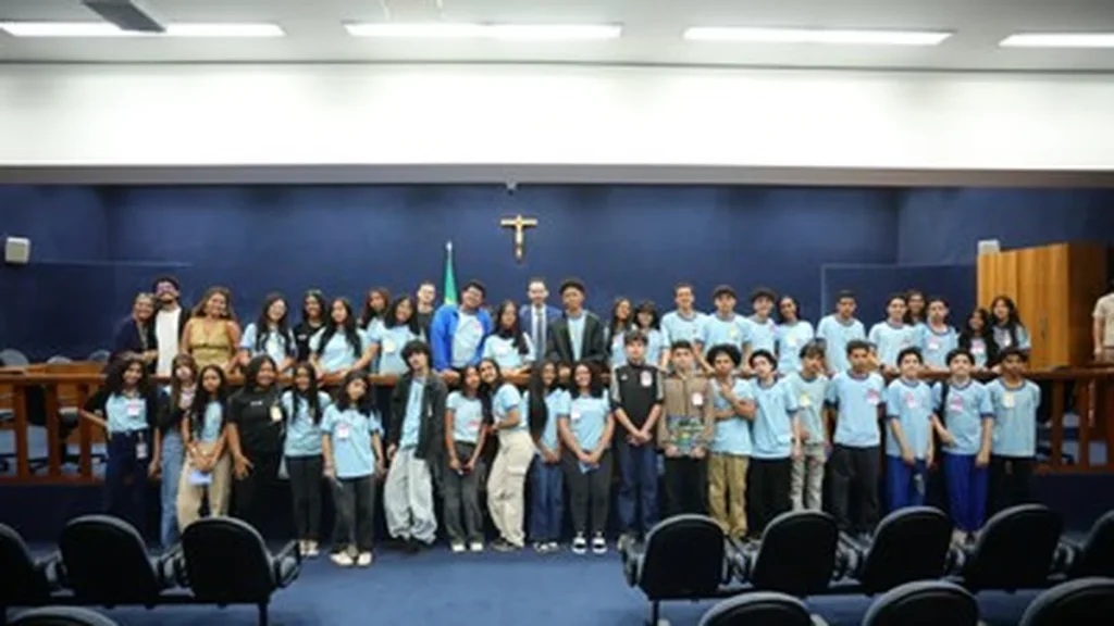 Conheça o Programa Conhecendo a Justiça do DF e a visita dos estudantes do CEF 120 Conheça o Programa Conhecendo a Justiça do DF e a visita dos estudantes do CEF 120