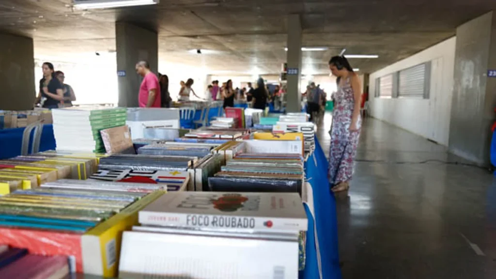 4ª Festa do Livro da UnB reúne editoras e incentiva a leitura na capital