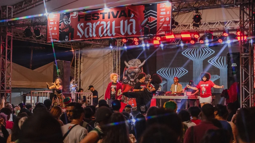 Festival Sarau-Vá reúne mais de 40 poetas em Ceilândia com diversidade cultural Festival Sarau-Vá reúne mais de 40 poetas em Ceilândia com diversidade cultural