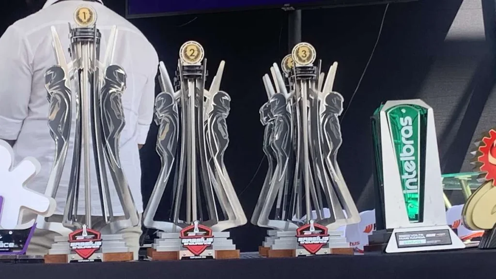 Sette Câmara e Lucas Di Grassi conquistam vitória na corrida endurance da Stock Car em Brasília Sette Câmara e Lucas Di Grassi conquistam vitória na corrida endurance da Stock Car em Brasília