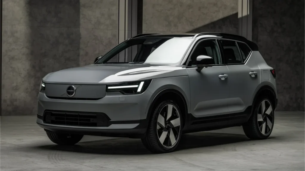 Volvo amplia linha 40 com avanços em tecnologia e autonomia elétrica Volvo amplia linha 40 com avanços em tecnologia e autonomia elétrica
