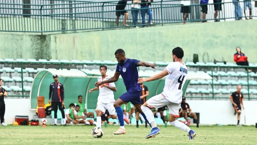 Candangão Série B: Taguatinga e Legião ficam no empate sem gols na semifinal