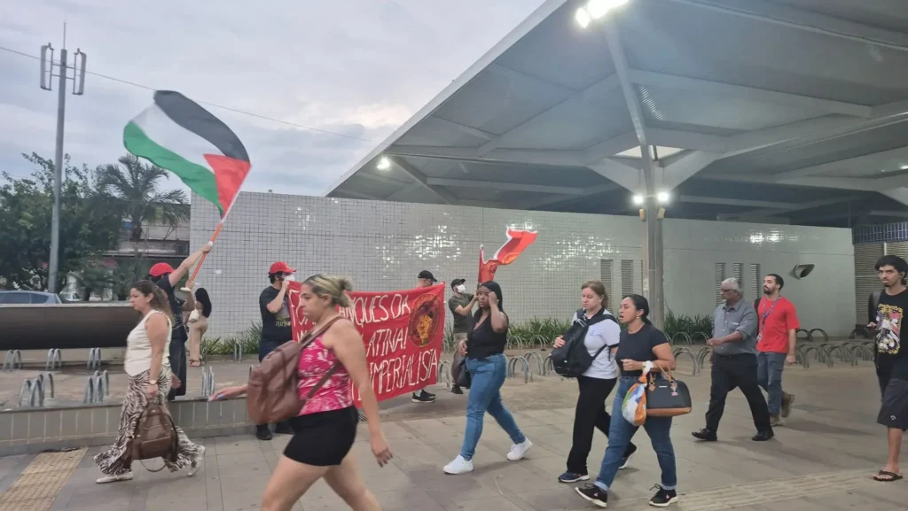 Liga Anti-imperialista denuncia avanço da intervenção dos EUA na América Latina em Brasília Liga Anti-imperialista denuncia avanço da intervenção dos EUA na América Latina em Brasília