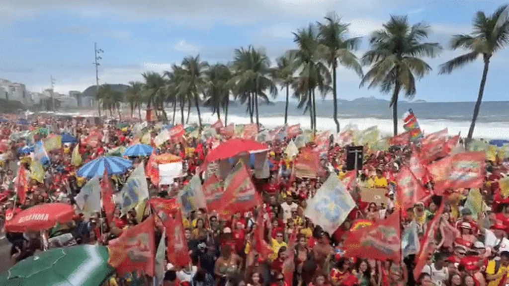 Multidão Marca Ato Pró-Lula em Brasília e Rio com Forte Presença Artística Multidão Marca Ato Pró-Lula em Brasília e Rio com Forte Presença Artística