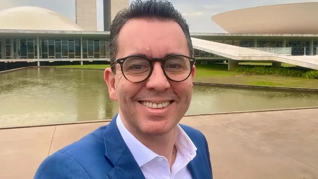 Paulo Serra busca destravar voto distrital misto no Congresso Nacional