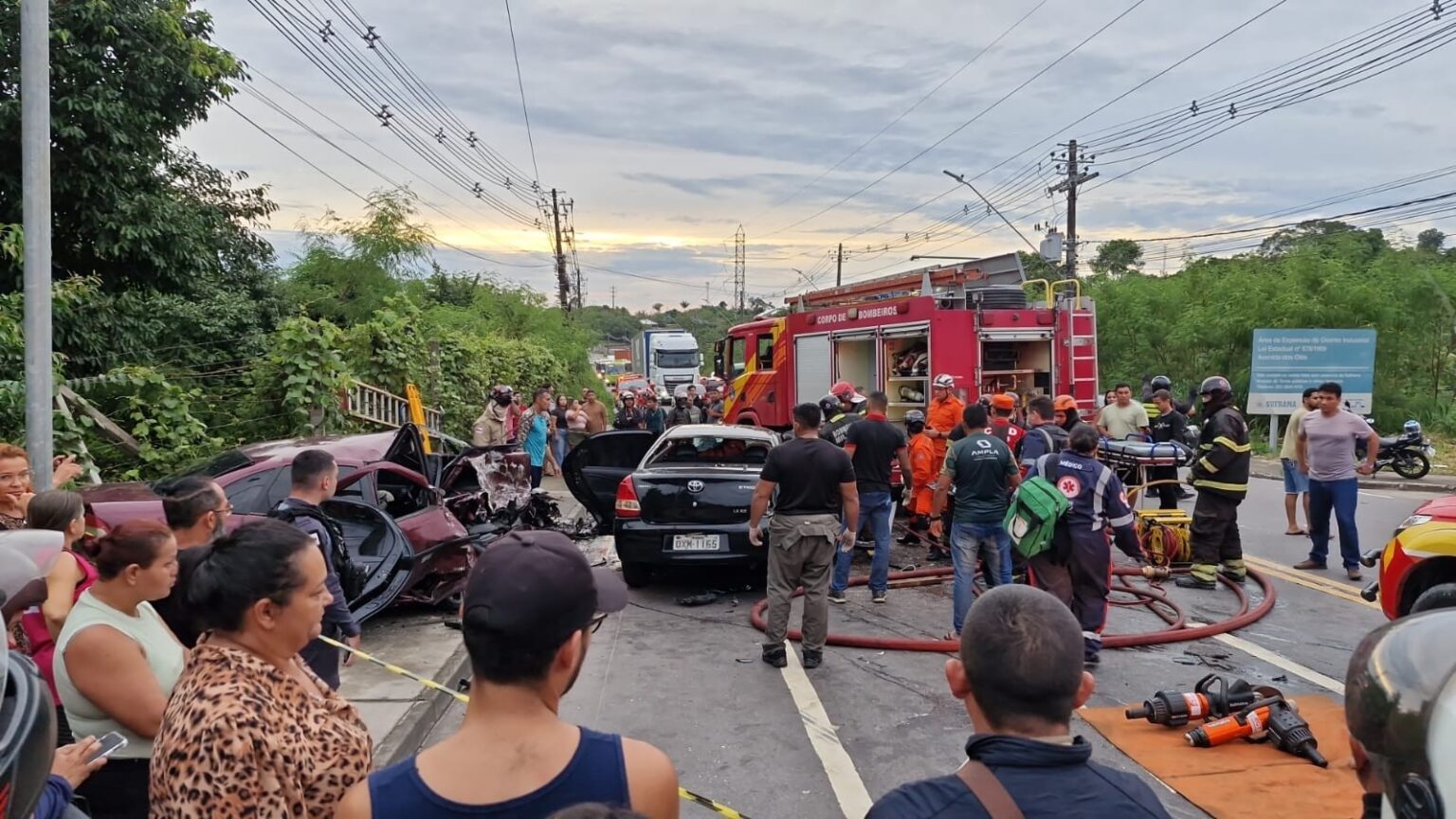 Acidente Fatal na Zona Leste de Manaus Deixa Um Morto e Dois Feridos Acidente Fatal na Zona Leste de Manaus Deixa Um Morto e Dois Feridos