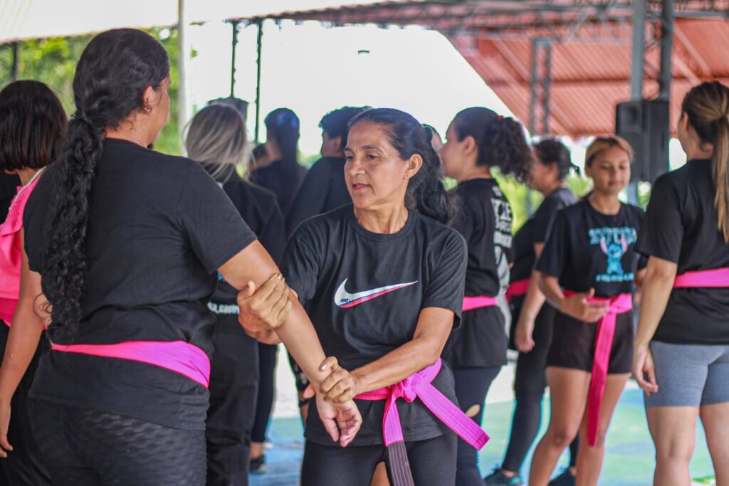 Aulão Gratuito de Defesa Pessoal Feminina na Vila Olímpica de Manaus Aulão Gratuito de Defesa Pessoal Feminina na Vila Olímpica de Manaus