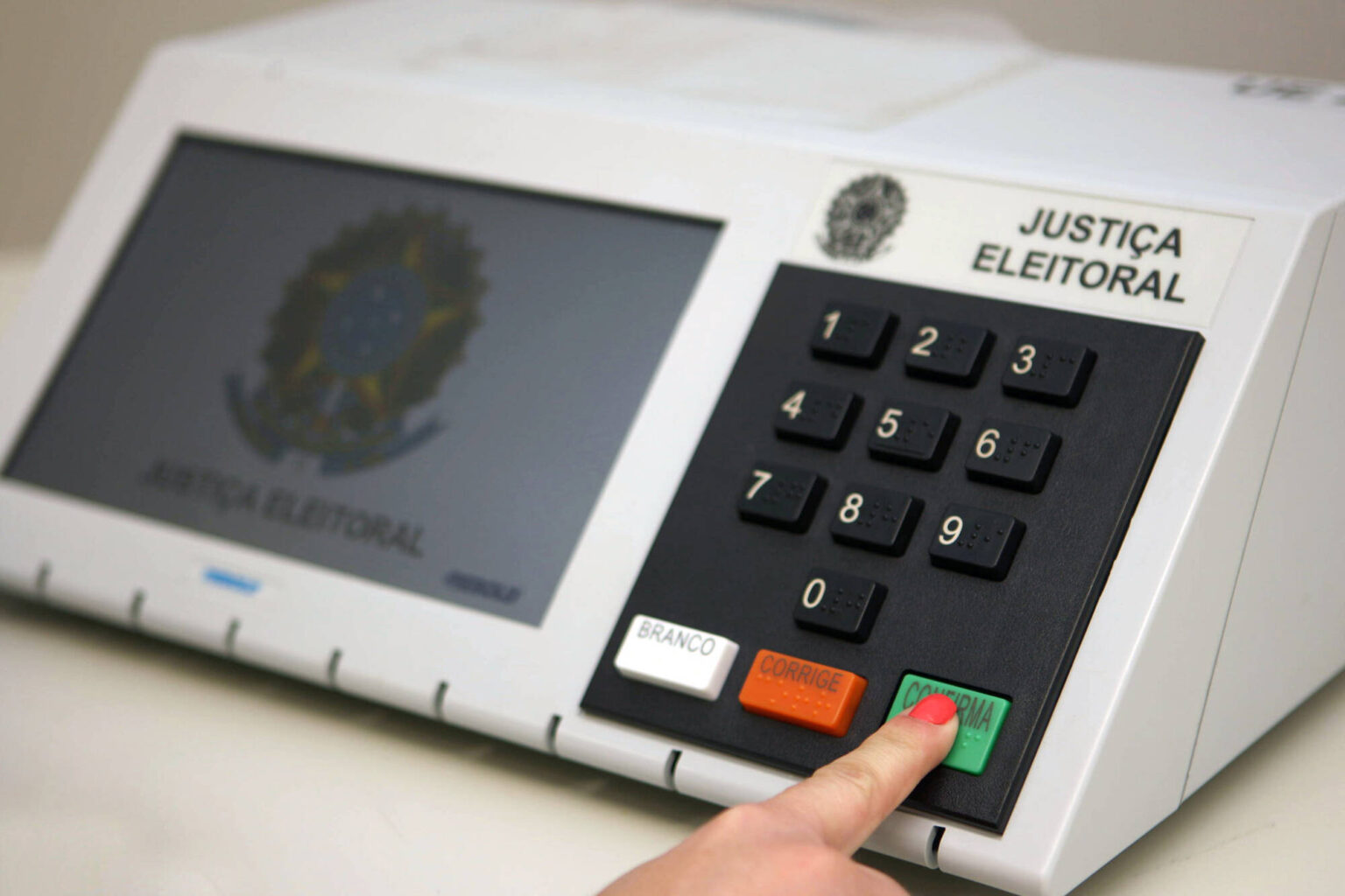 Disputa pelo Senado no Amazonas: Empate Técnico entre Bolsonarista e Aliado de Lula