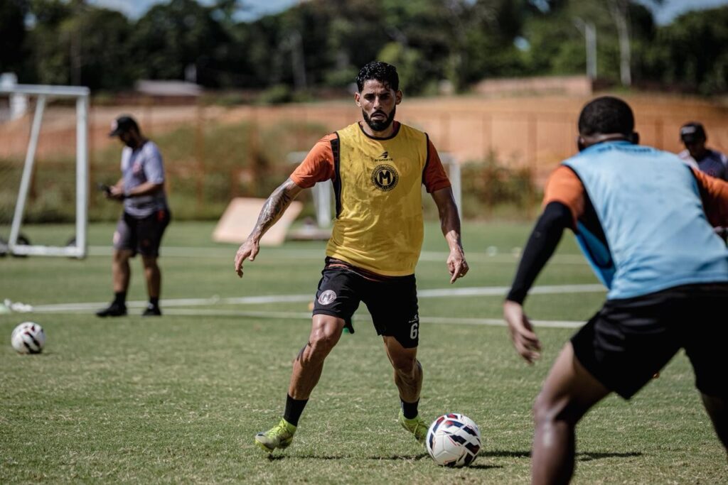 Jhonathan Moc Exalta Elenco do Manauara: ‘Temos Tudo a Ganhar Neste Ano’ Jhonathan Moc Exalta Elenco do Manauara: 'Temos Tudo a Ganhar Neste Ano'