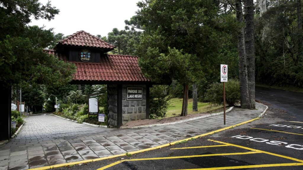 Menina de 8 Anos é Atropelada por Ônibus de Turismo em Gramado Menina de 8 Anos é Atropelada por Ônibus de Turismo em Gramado