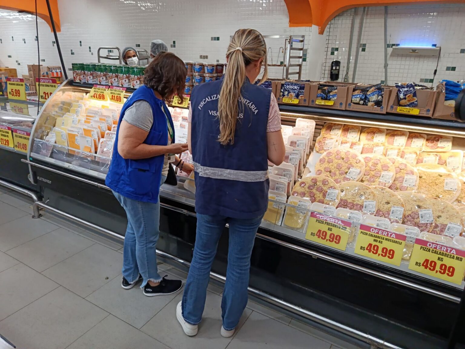 Visa Manaus encerra operação ‘Natal com Saúde’ com apreensão de 688 quilos de alimentos impróprios Visa Manaus encerra operação 'Natal com Saúde' com apreensão de 688 quilos de alimentos impróprios