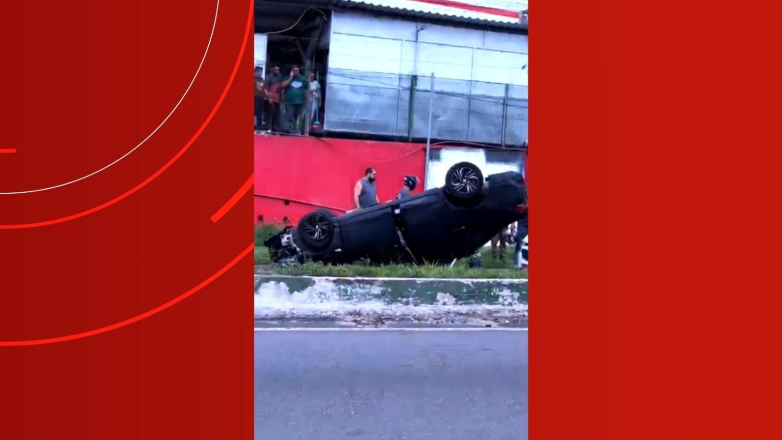 Acidente na Avenida Rodrigo Otávio em Manaus: Carro Capota e Motorista é Socorrido Acidente na Avenida Rodrigo Otávio em Manaus: Carro Capota e Motorista é Socorrido