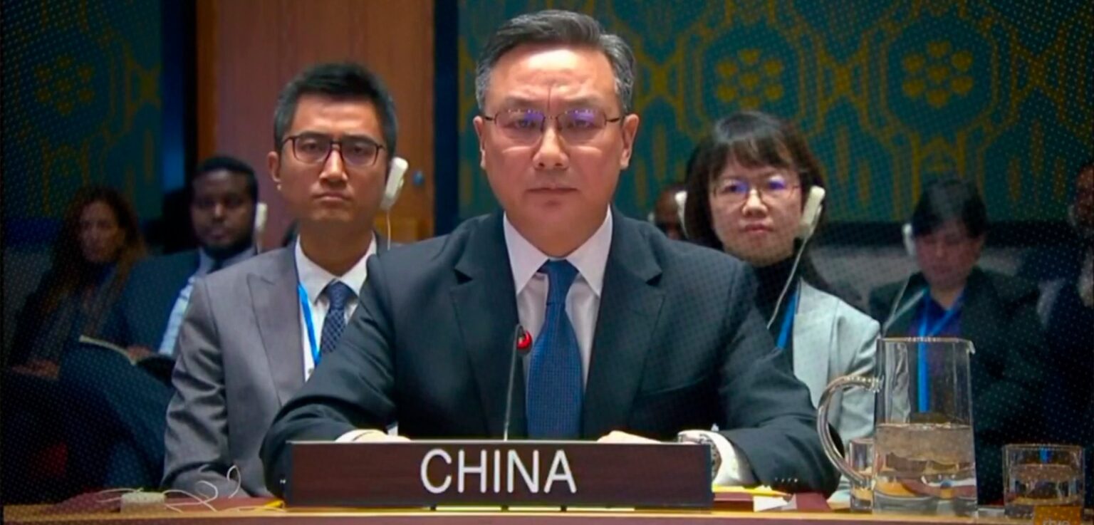 China Rejeita Atitudes dos EUA e Afirma: ‘Nenhum País Pode Agir como Polícia Mundial’ China Rejeita Atitudes dos EUA e Afirma: 'Nenhum País Pode Agir como Polícia Mundial'