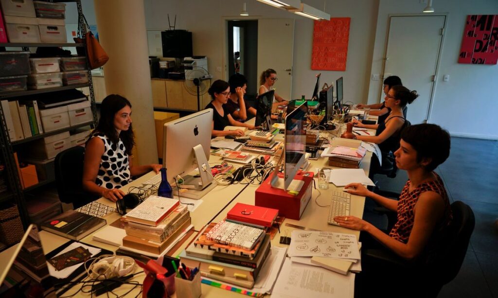 Editoras Independentes: A Revolução do Mercado Literário Brasileiro Editoras Independentes: A Revolução do Mercado Literário Brasileiro