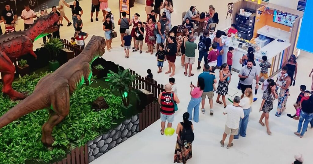 Encontro de Fãs de Dinossauros Atrai Público em Manaus Encontro de Fãs de Dinossauros Atrai Público em Manaus