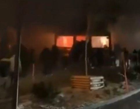 Explosão em Festa de Ano Novo em Estação de Esqui na Suíça Deixa Vítimas Explosão em Festa de Ano Novo em Estação de Esqui na Suíça Deixa Vítimas