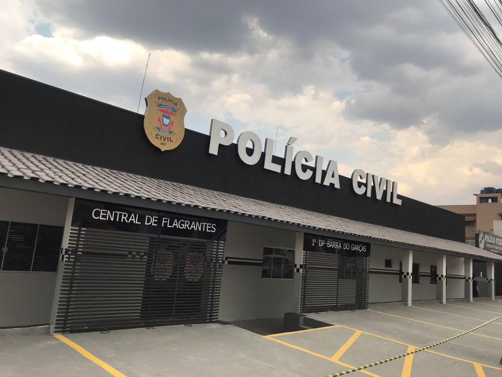 Homem é preso após se apresentar à polícia em Barra do Garças com pena de 18 anos Homem é preso após se apresentar à polícia em Barra do Garças com pena de 18 anos