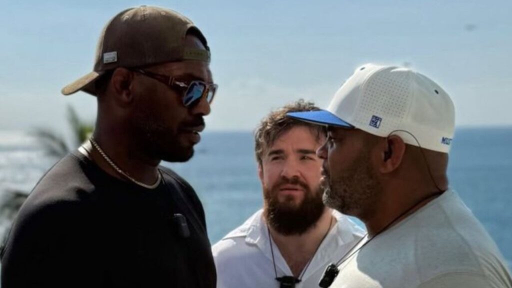 Jon Jones e Daniel Cormier: Rivalidade se Reacende como Treinadores em Reality Show Russo Jon Jones e Daniel Cormier: Rivalidade se Reacende como Treinadores em Reality Show Russo