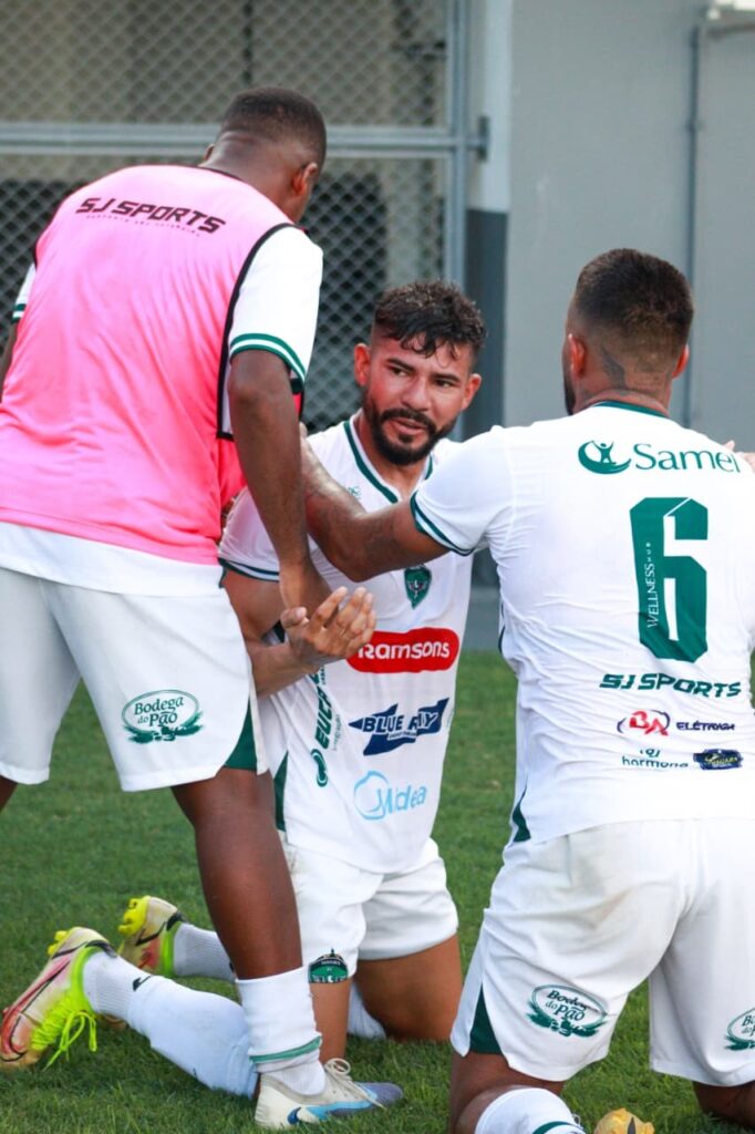Léo Bahia, Artilheiro do Manaus, Celebra Gol e Vitória: ‘Continuar Trabalhando é o Caminho’ Léo Bahia, Artilheiro do Manaus, Celebra Gol e Vitória: 'Continuar Trabalhando é o Caminho'