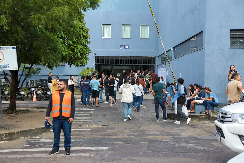 Mais de 11 mil candidatos fazem provas de concursos da Semmas e CGM em Manaus Mais de 11 mil candidatos fazem provas de concursos da Semmas e CGM em Manaus