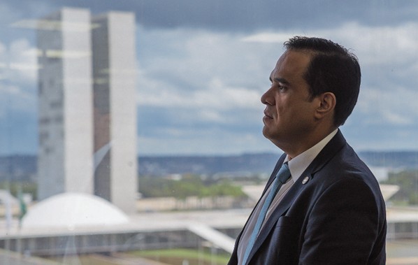 Ministro do Turismo Enfrenta Crise em Empresas Educacionais e Imobiliárias Ministro do Turismo Enfrenta Crise em Empresas Educacionais e Imobiliárias