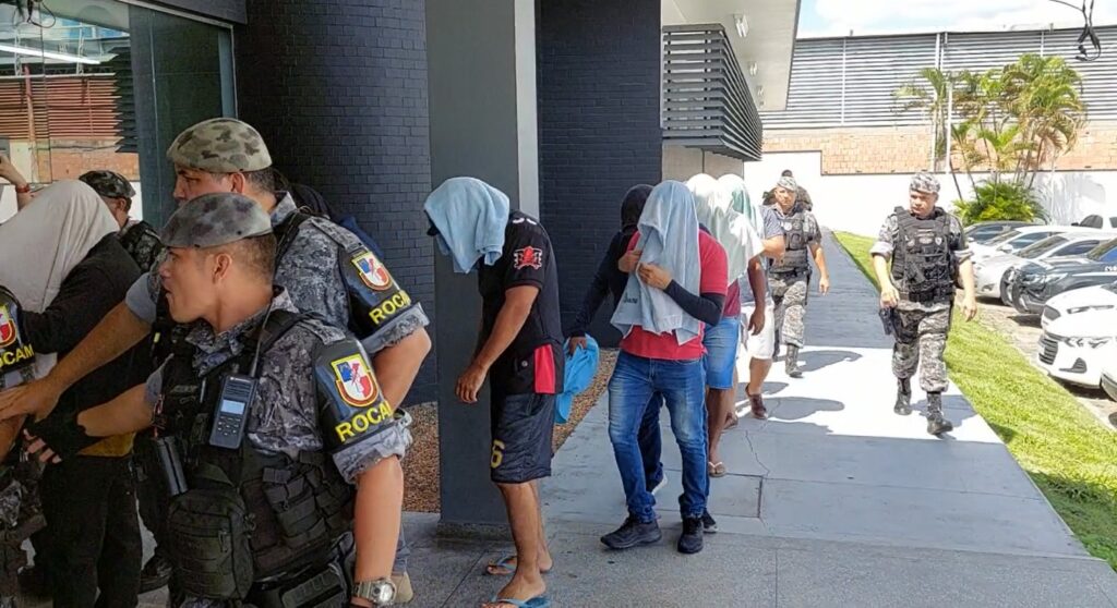 PMs Envolvidos em Chacina no Ramal Água Branca Retornam à Corporação Sem Porte de Armas PMs Envolvidos em Chacina no Ramal Água Branca Retornam à Corporação Sem Porte de Armas