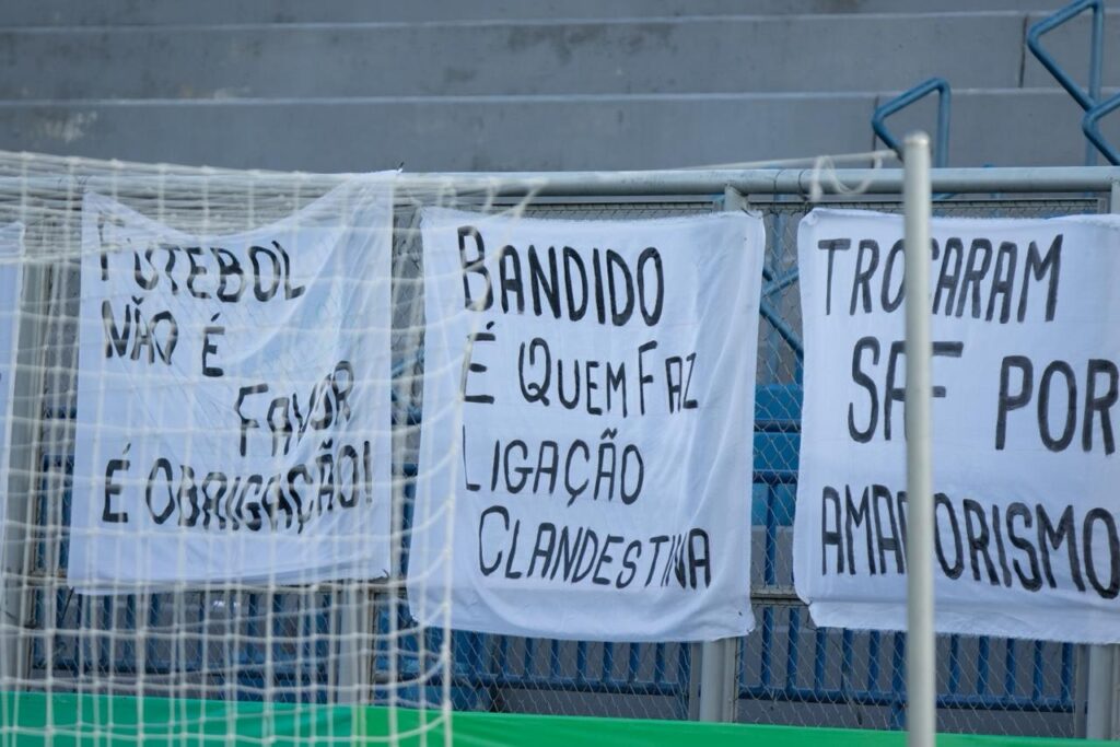 São Raimundo Enfrenta Crise Histórica e Torcida Cobra Ações: ‘Amadorismo Não é Opção’ São Raimundo Enfrenta Crise Histórica e Torcida Cobra Ações: 'Amadorismo Não é Opção'