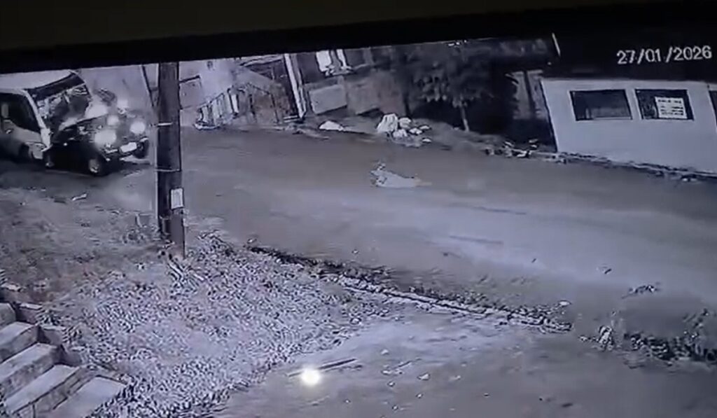 Tragédia em Manaus: Homem Perde a Vida em Colisão entre Carro e Micro-ônibus na Zona Centro-Sul Tragédia em Manaus: Homem Perde a Vida em Colisão entre Carro e Micro-ônibus na Zona Centro-Sul