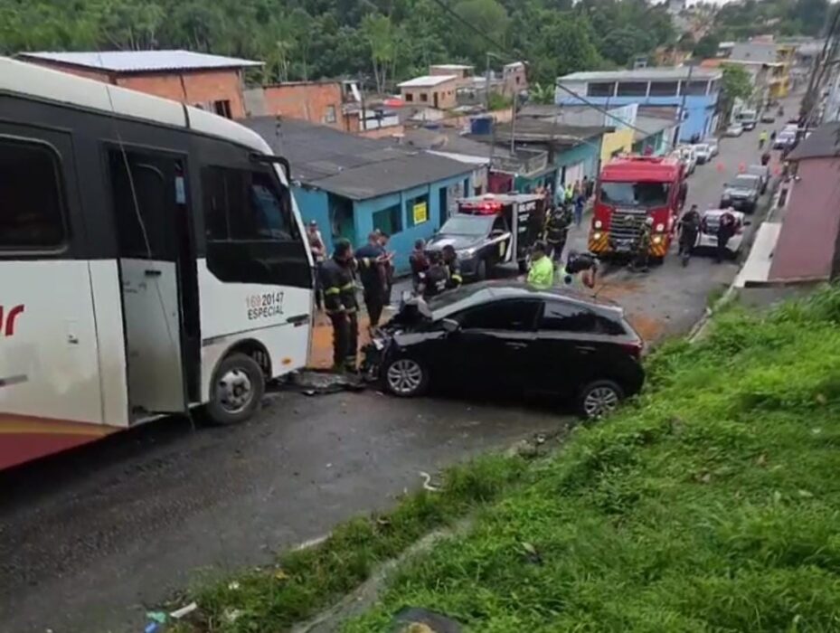 Tragédia em Manaus: Motorista Perde a Vida em Acidente com Micro-ônibus Tragédia em Manaus: Motorista Perde a Vida em Acidente com Micro-ônibus