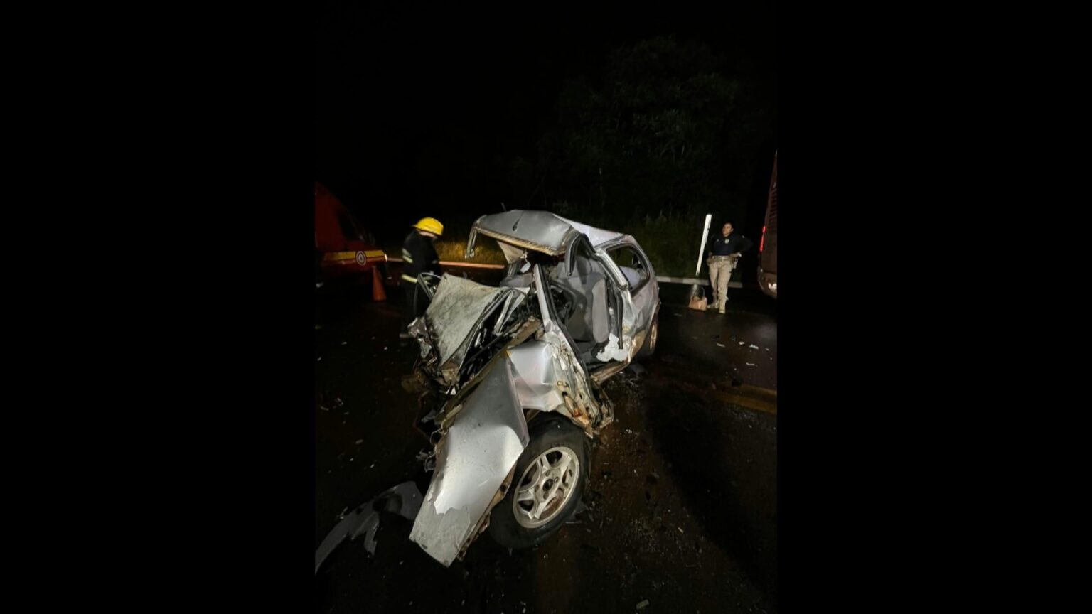 Tragédia nas Estradas: Acidente entre Ônibus de Turismo e Carro Deixa 1 Morto e 13 Feridos no RS Tragédia nas Estradas: Acidente entre Ônibus de Turismo e Carro Deixa 1 Morto e 13 Feridos no RS
