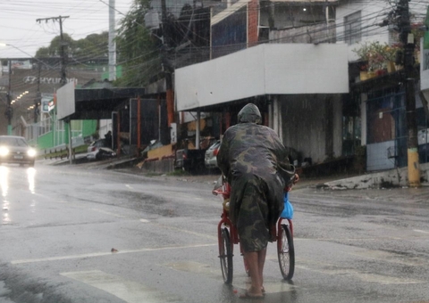 Alerta Máximo: Forte Chuva em Manaus Leva População a Cuidado Redobrado Alerta Máximo: Forte Chuva em Manaus Leva População a Cuidado Redobrado