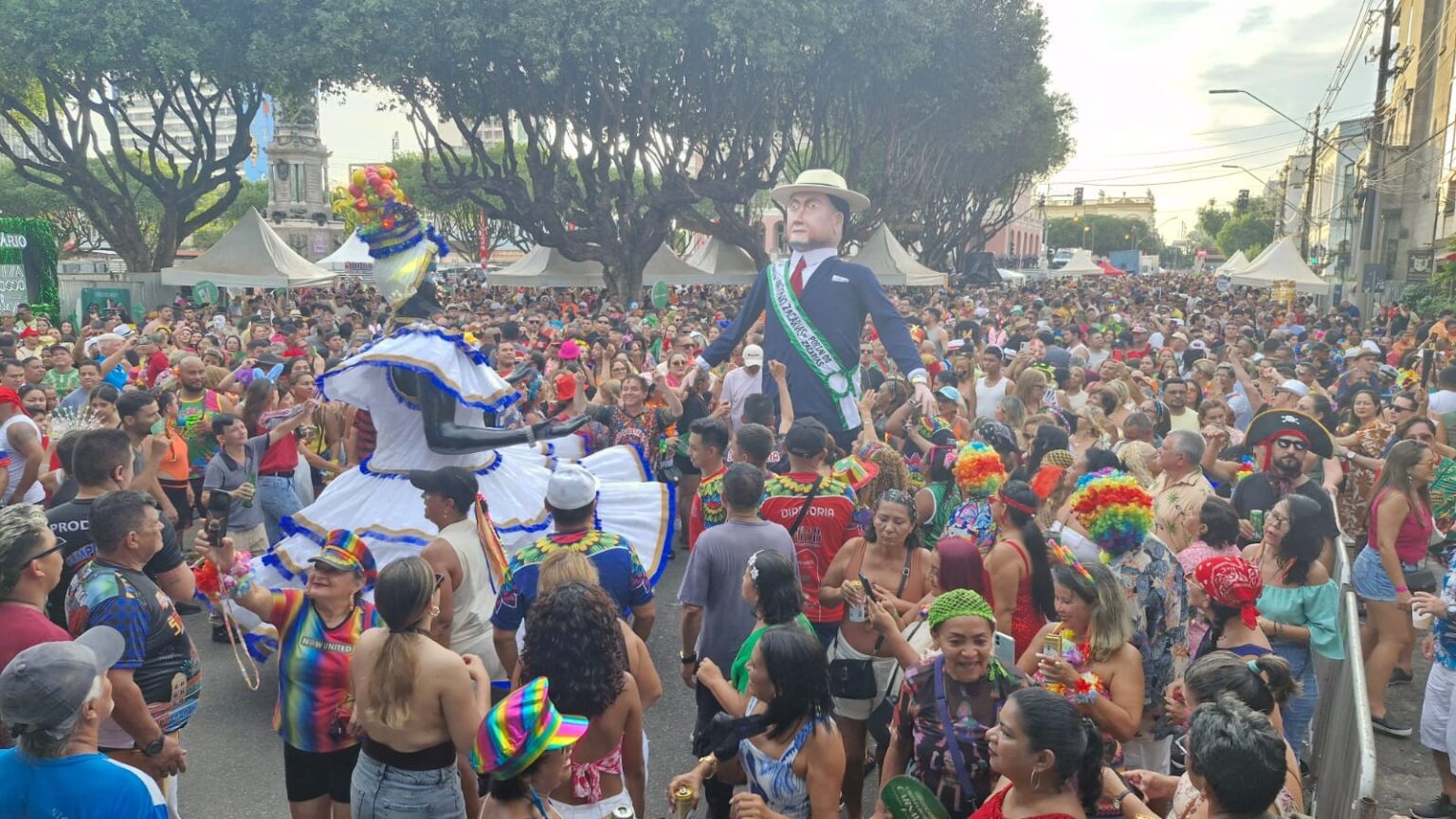 Banda da Bica Arrebata Foliões e Mantém a Tradição no Carnaval de Manaus Banda da Bica Arrebata Foliões e Mantém a Tradição no Carnaval de Manaus