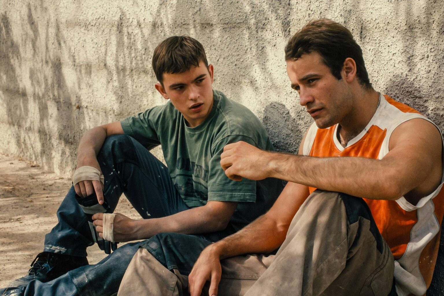 Filme ‘Enzo’ Aborda a Adolescência e Desafios do Desejo na Política Filme 'Enzo' Aborda a Adolescência e Desafios do Desejo na Política