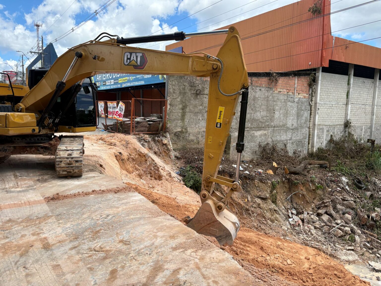 Obras na Avenida Autaz Mirim: Prefeitura de Manaus Avança com Reaterro e Drenagem Eficiente Obras na Avenida Autaz Mirim: Prefeitura de Manaus Avança com Reaterro e Drenagem Eficiente