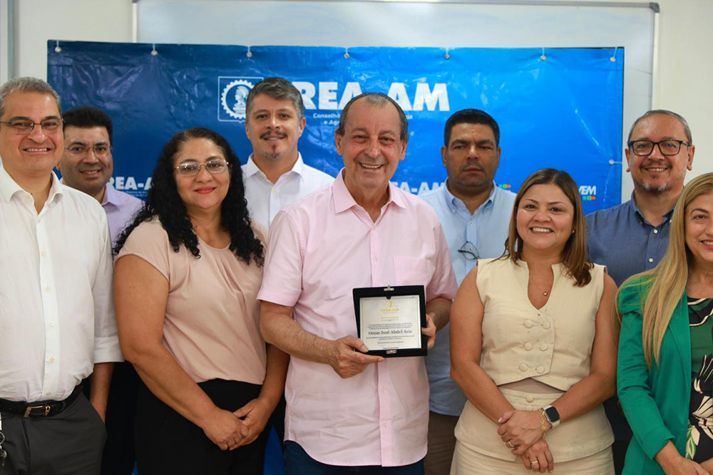 Omar Aziz é Homenageado pelo Crea-AM em Comemoração aos 50 Anos da Instituição Omar Aziz é Homenageado pelo Crea-AM em Comemoração aos 50 Anos da Instituição