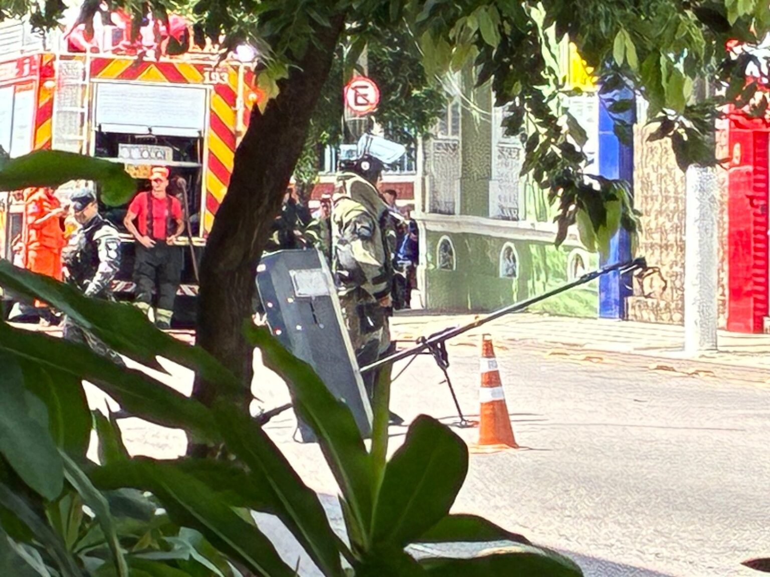 PM Revela Bomba Potente Encontrada em Ônibus no Centro de Manaus PM Revela Bomba Potente Encontrada em Ônibus no Centro de Manaus