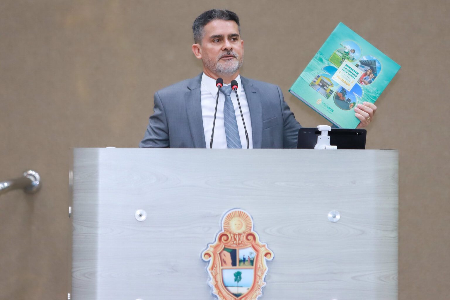 Prefeito de Manaus Apresenta Mensagem Governamental 2026: Prioridades e Resultados