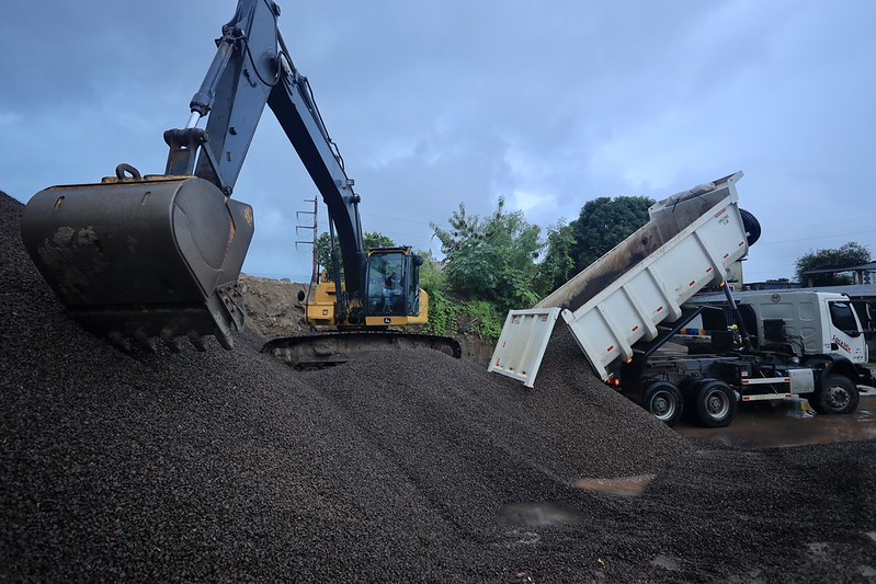 Prefeitura de Manaus Aumenta Estoque da Seminf para Avançar em Obras de Infraestrutura Prefeitura de Manaus Aumenta Estoque da Seminf para Avançar em Obras de Infraestrutura