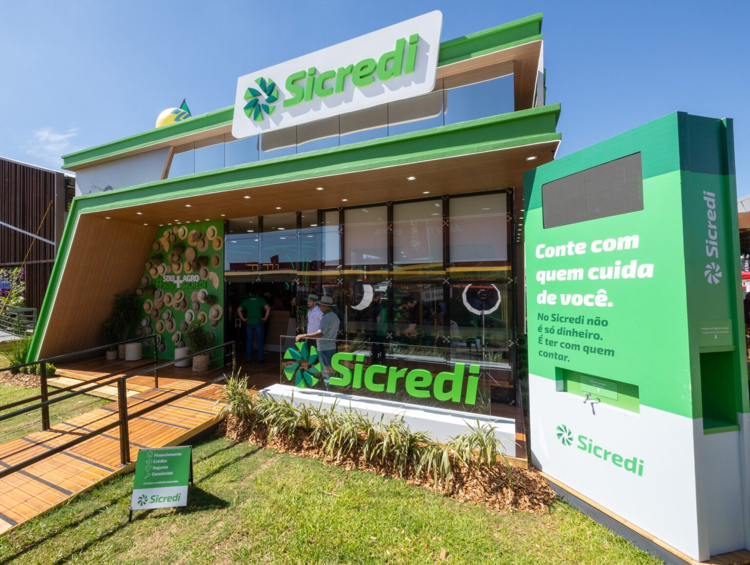 Sicredi Leva R$ 2,5 Bilhões ao Show Rural Coopavel 2026 Sicredi Leva R$ 2,5 Bilhões ao Show Rural Coopavel 2026