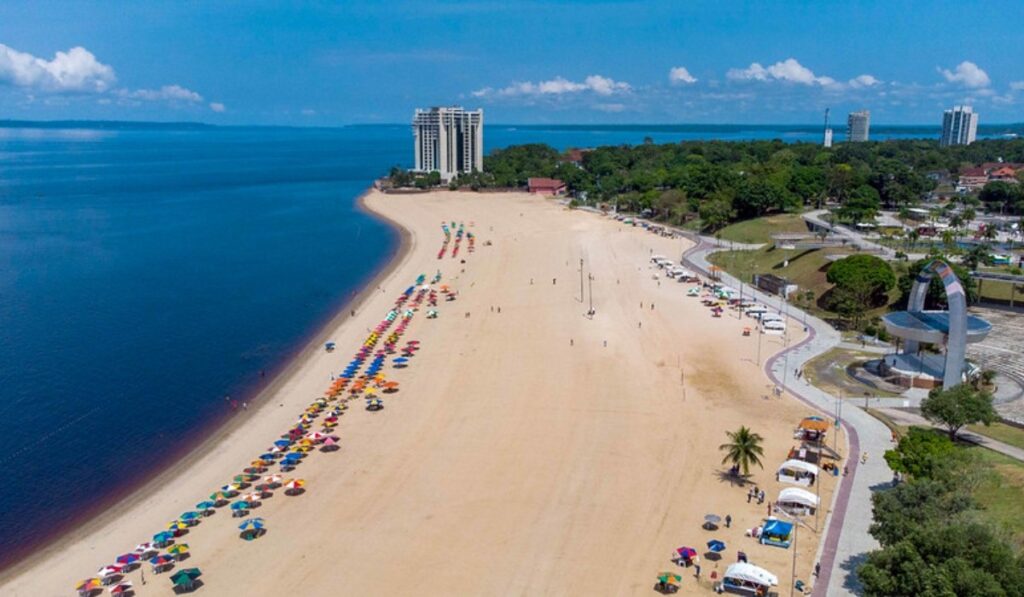 Banhistas Reagem com Violência a Suspeito de Importunação na Praia da Ponta Negra Banhistas Reagem com Violência a Suspeito de Importunação na Praia da Ponta Negra