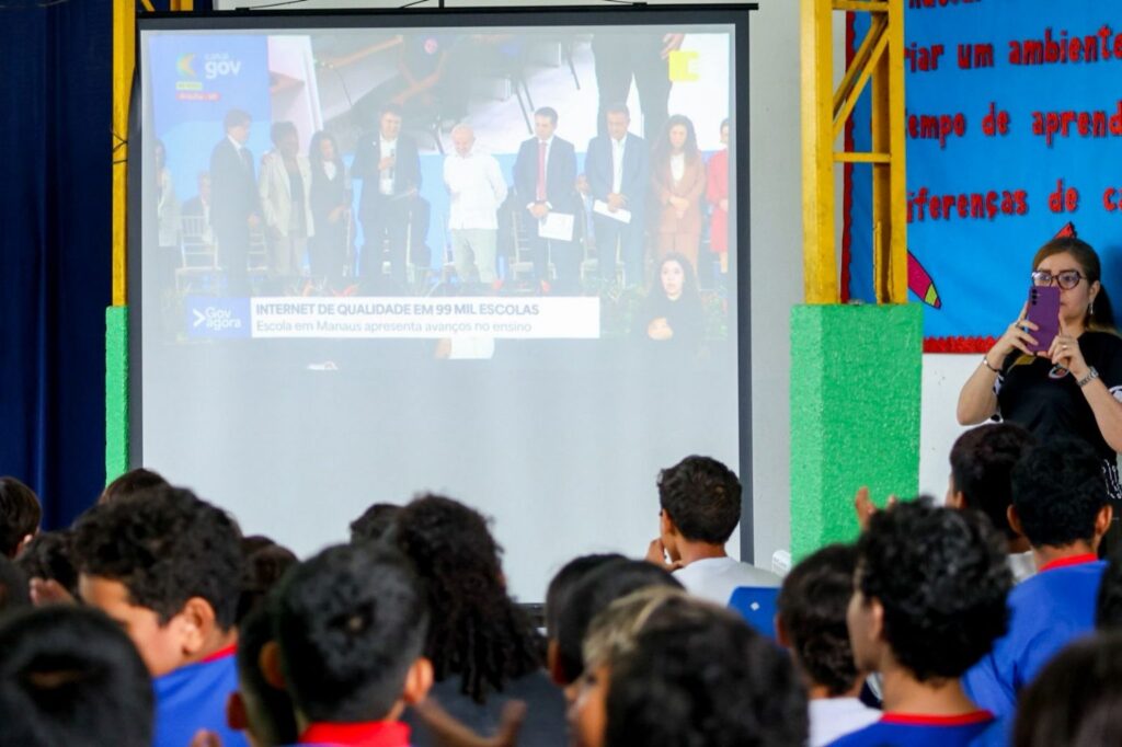 Escola Rural em Manaus Brilha em Evento Nacional de Educação Escola Rural em Manaus Brilha em Evento Nacional de Educação