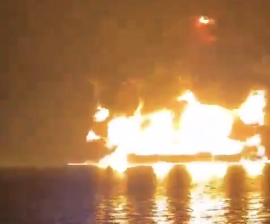 Explosão de Navio Petroleiro no Iraque: Incidente Aumenta Tensão no Oriente Médio Explosão de Navio Petroleiro no Iraque: Incidente Aumenta Tensão no Oriente Médio