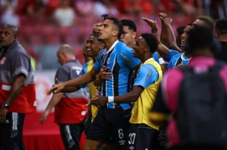 Grêmio Conquista Título Gaúcho em Empate Dramático com o Inter Grêmio Conquista Título Gaúcho em Empate Dramático com o Inter