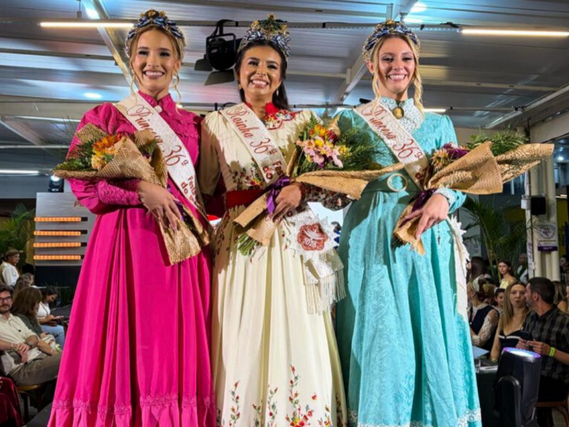 Maria Júlia Branco da Silveira é a Nova Rainha da 36ª Festa Nacional do Pinhão Maria Júlia Branco da Silveira é a Nova Rainha da 36ª Festa Nacional do Pinhão