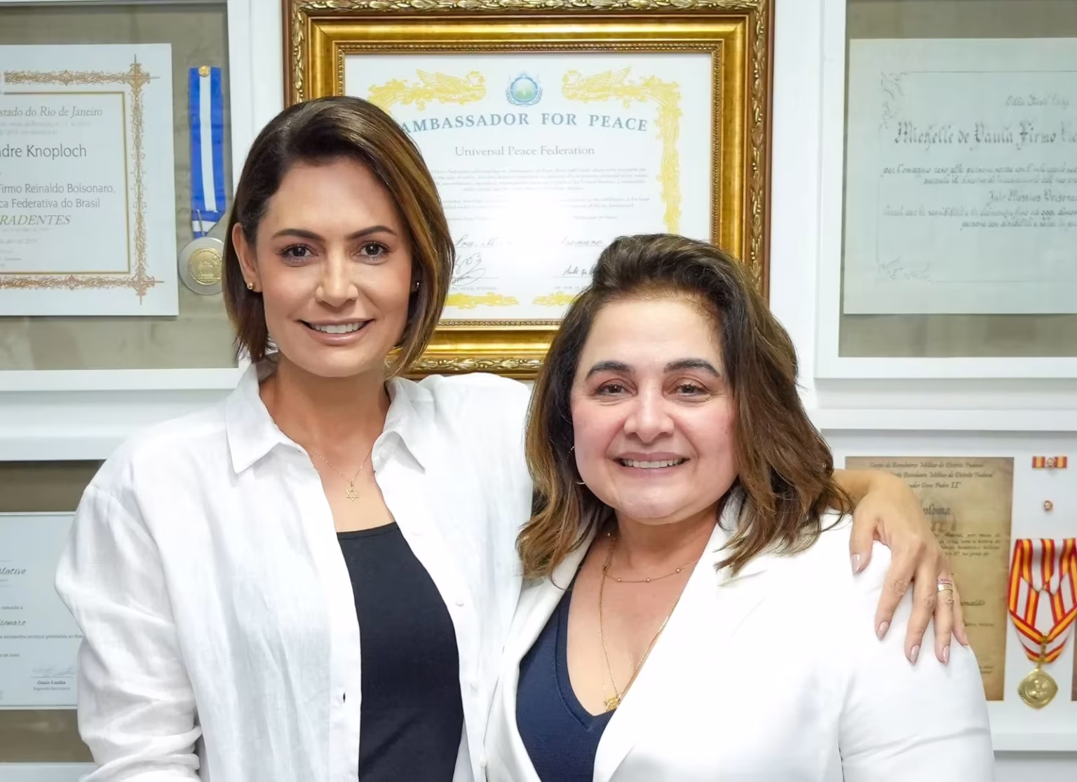 Michelle Bolsonaro Mobiliza Apoio a Candidatas e Reforça Bancada Feminina Michelle Bolsonaro Mobiliza Apoio a Candidatas e Reforça Bancada Feminina