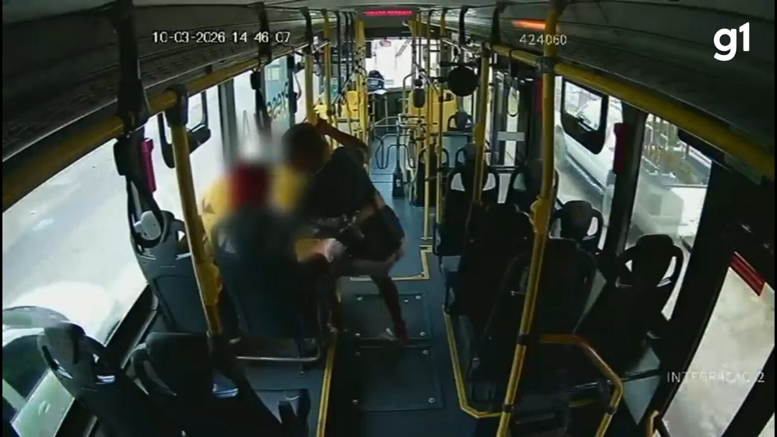 Passageira Esfaqueada Durante Assalto em Ônibus da Linha 026 em Manaus Passageira Esfaqueada Durante Assalto em Ônibus da Linha 026 em Manaus